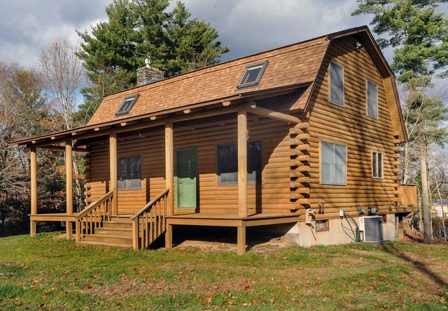 134 Crescent St, Hanson, MA 02341