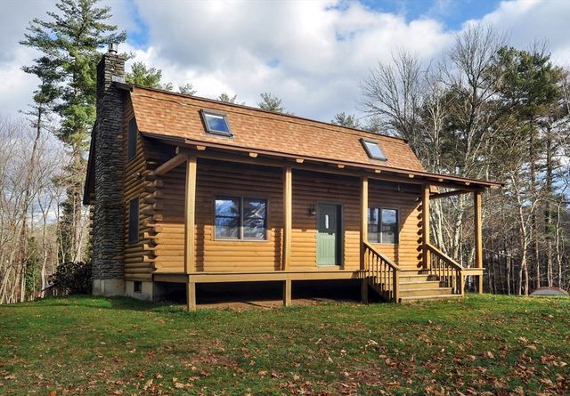 134 Crescent St, Hanson, MA 02341