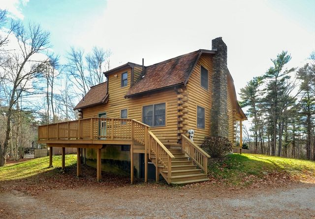 134 Crescent St, Hanson, MA 02341