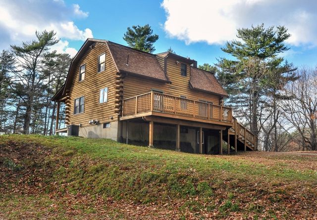 134 Crescent St, Hanson, MA 02341