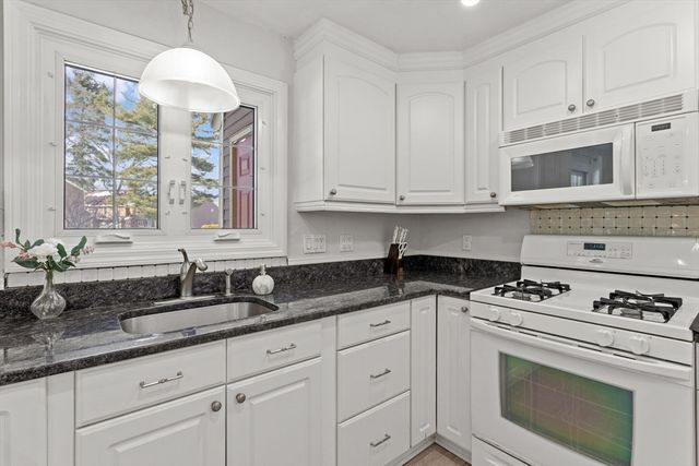 91 Heritage Drive 91, Tewksbury, MA 01876