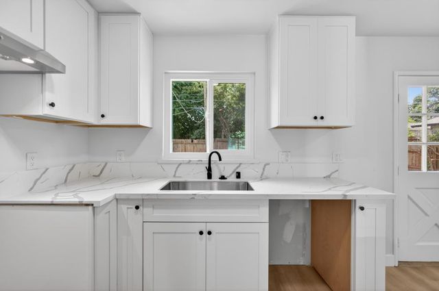 1924 Edwin, Sacramento, CA 95815