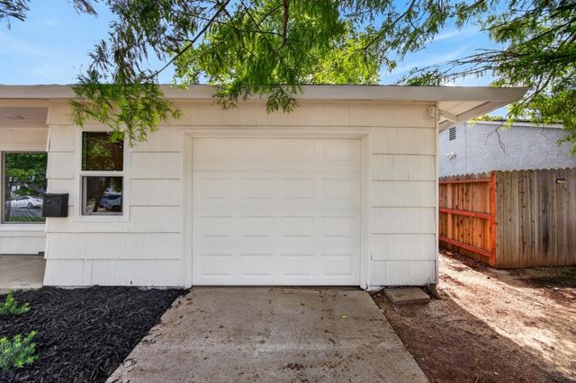 1924 Edwin, Sacramento, CA 95815