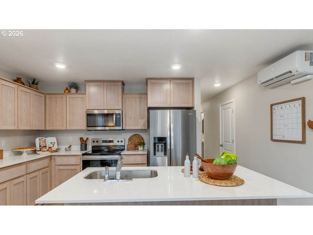 6184 Se 15th St, Gresham, OR 97080