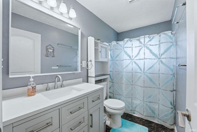 5926 Lois Lane, Fort Wayne, IN 46804