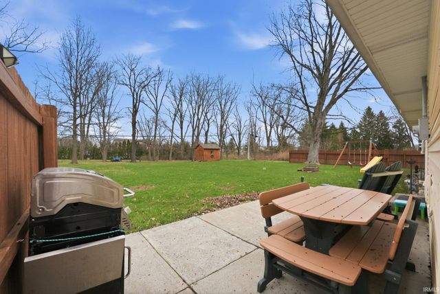 5926 Lois Lane, Fort Wayne, IN 46804