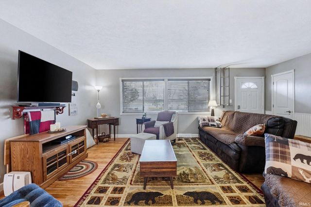 5926 Lois Lane, Fort Wayne, IN 46804