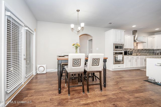 1006 Prairiegrass Court, Ocean Springs, MS 39564