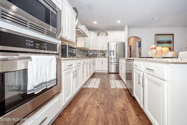 1006 Prairiegrass Court, Ocean Springs, MS 39564