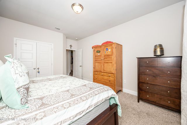 1006 Prairiegrass Court, Ocean Springs, MS 39564