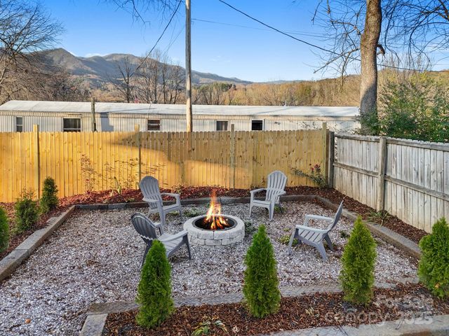 90 Park Street Street, Bryson City, NC 28713
