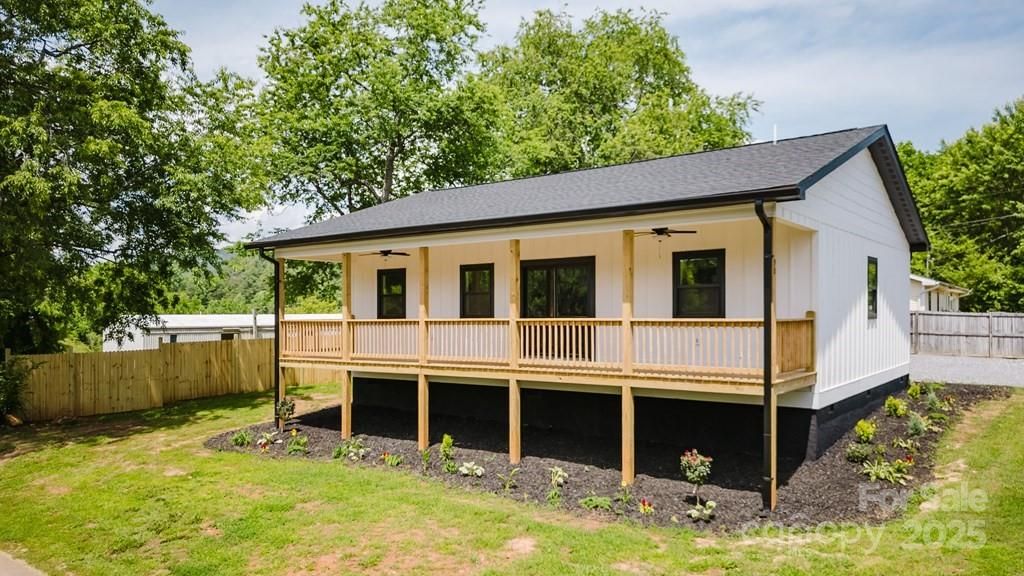 90 Park Street Street, Bryson City, NC 28713