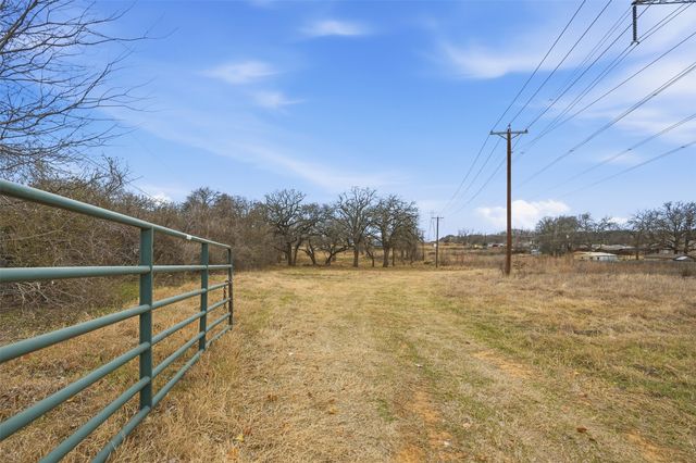 5746 Eden Road, Kennedale, TX 76060