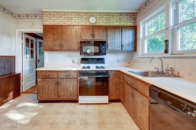 1401 Midline Road, Amsterdam, NY 12010