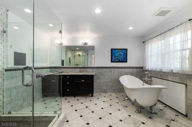 16 Madison Ave, Hasbrouck Heights Boro, NJ 07604