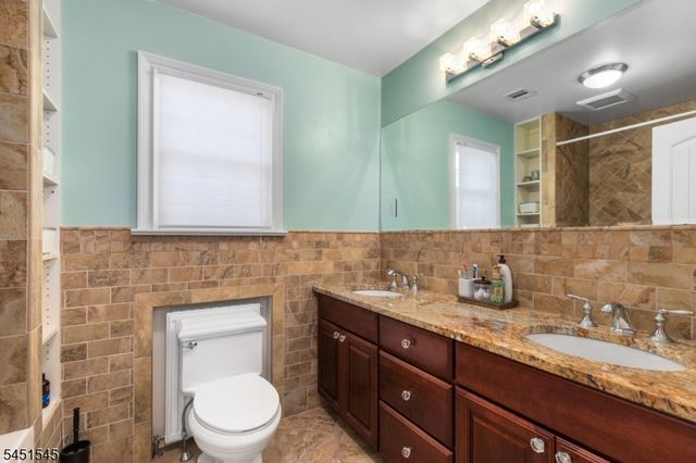 16 Madison Ave, Hasbrouck Heights Boro, NJ 07604
