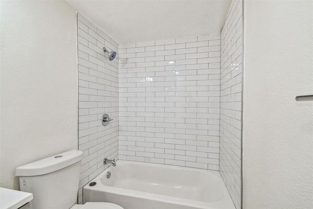 2302 W IDLEWILD AVENUE, Tampa, FL 33603