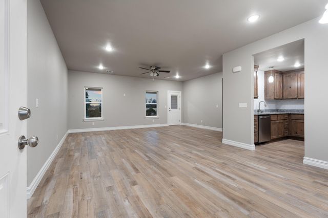 1129 Center Court Circle, Grove, OK 74344