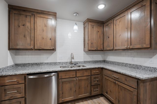 1129 Center Court Circle, Grove, OK 74344