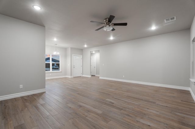 1129 Center Court Circle, Grove, OK 74344