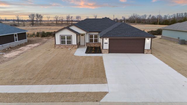 1129 Center Court Circle, Grove, OK 74344