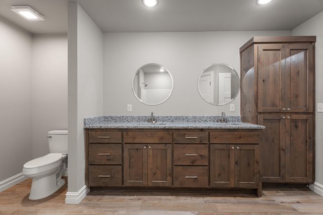 1129 Center Court Circle, Grove, OK 74344