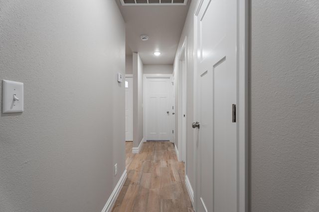 1129 Center Court Circle, Grove, OK 74344