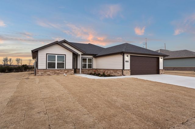 1129 Center Court Circle, Grove, OK 74344