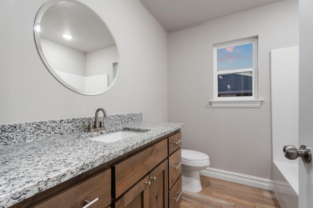 1129 Center Court Circle, Grove, OK 74344