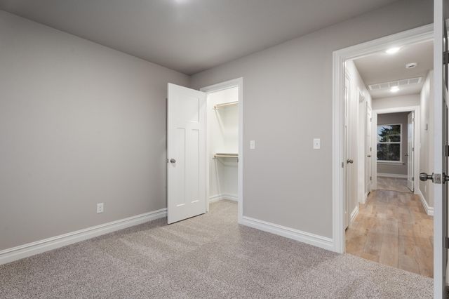 1129 Center Court Circle, Grove, OK 74344