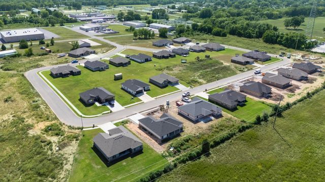 1129 Center Court Circle, Grove, OK 74344