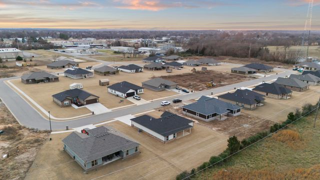 1129 Center Court Circle, Grove, OK 74344