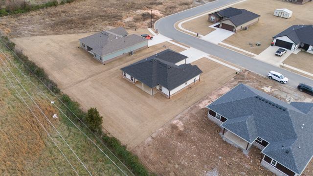 1129 Center Court Circle, Grove, OK 74344