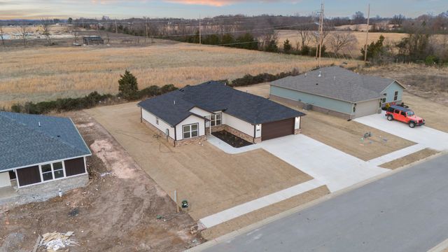 1129 Center Court Circle, Grove, OK 74344