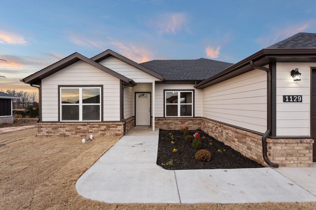 1129 Center Court Circle, Grove, OK 74344