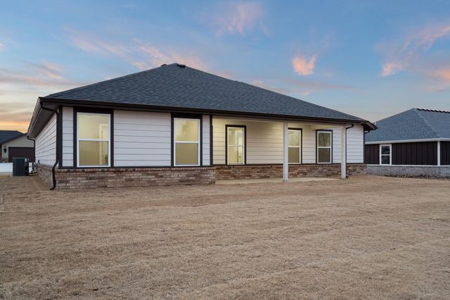 1129 Center Court Circle, Grove, OK 74344