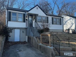 7046 Manette Drive, St Louis, MO 63136