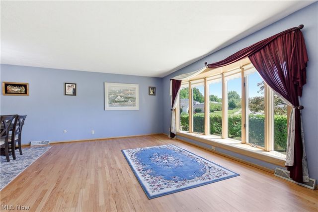 5827 Ashcroft Drive, Mayfield Heights, OH 44124