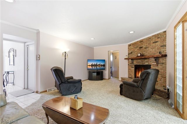 5827 Ashcroft Drive, Mayfield Heights, OH 44124