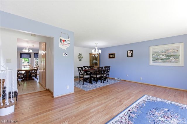5827 Ashcroft Drive, Mayfield Heights, OH 44124