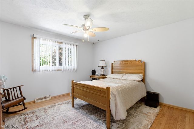 5827 Ashcroft Drive, Mayfield Heights, OH 44124