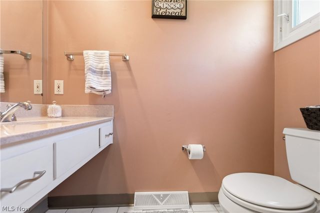 5827 Ashcroft Drive, Mayfield Heights, OH 44124
