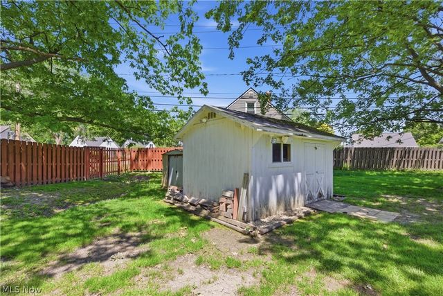 5827 Ashcroft Drive, Mayfield Heights, OH 44124