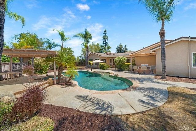 42248 Chisolm Trail, Murrieta, CA 92562