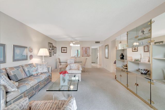 6585 Kensington Lane 307, Delray Beach, FL 33446