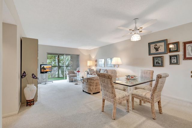 6585 Kensington Lane 307, Delray Beach, FL 33446