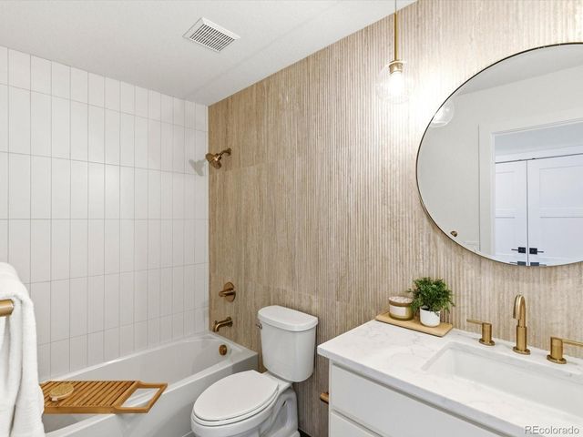 12 Stonehaven Court, Highlands Ranch, CO 80130