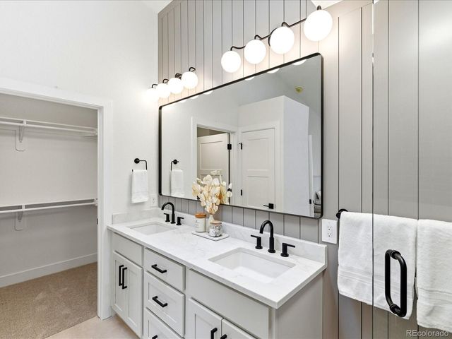 12 Stonehaven Court, Highlands Ranch, CO 80130