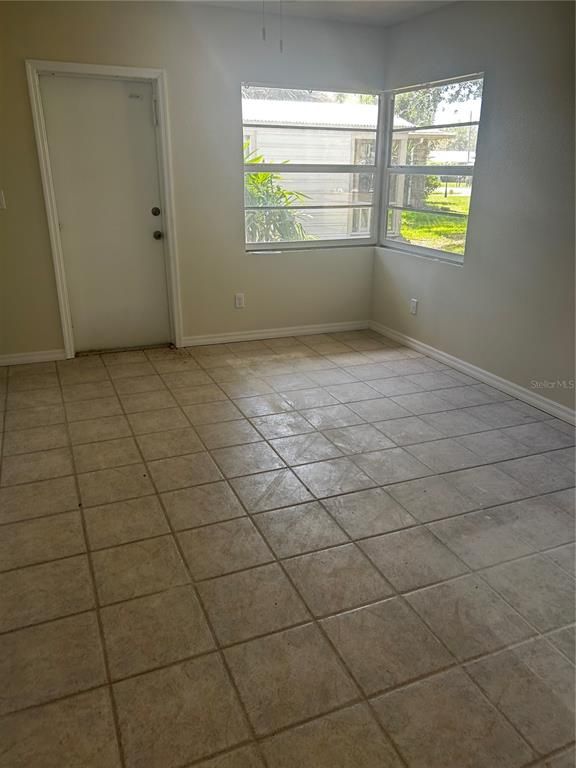 Image 10 of property listing at 11 SE KINGS BAY DRIVE, Crystal River, FL 34429
