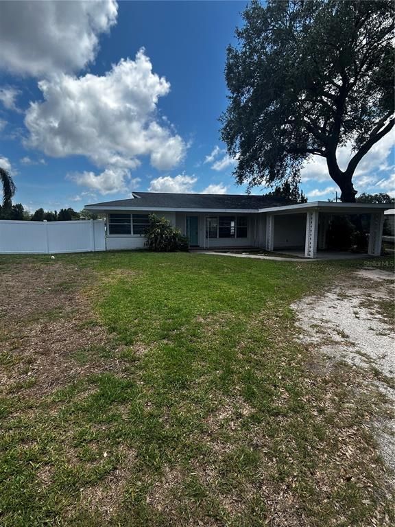 Image 2 of property listing at 11 SE KINGS BAY DRIVE, Crystal River, FL 34429